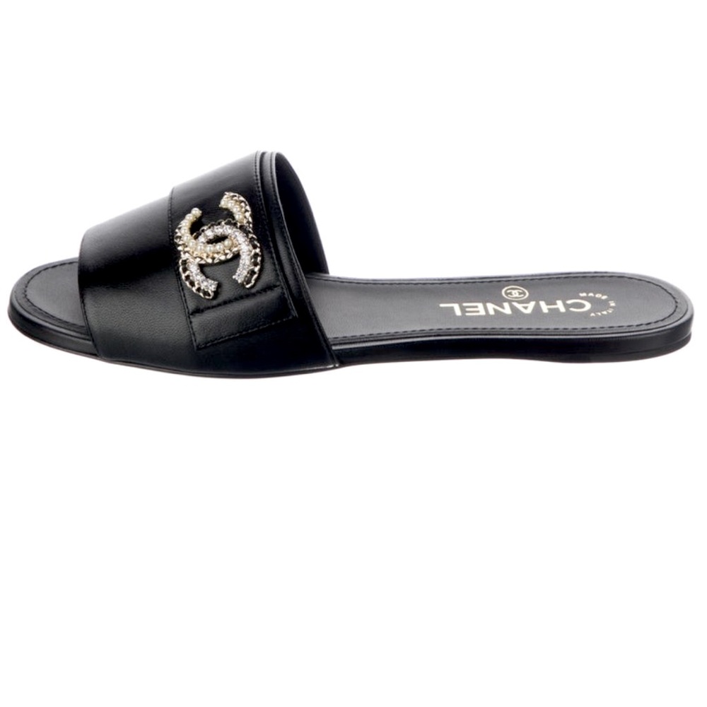 CHANEL Lambskin Pearl Crystal Interlocking CC Logo Slide Sandals - NEW